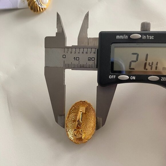 Vintage Style Mother Of Pearl Crystal Pierced Earrings​ - Picture 7 of 9